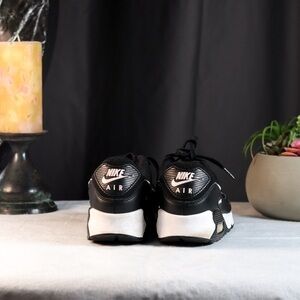 Nike air max 90 black and white